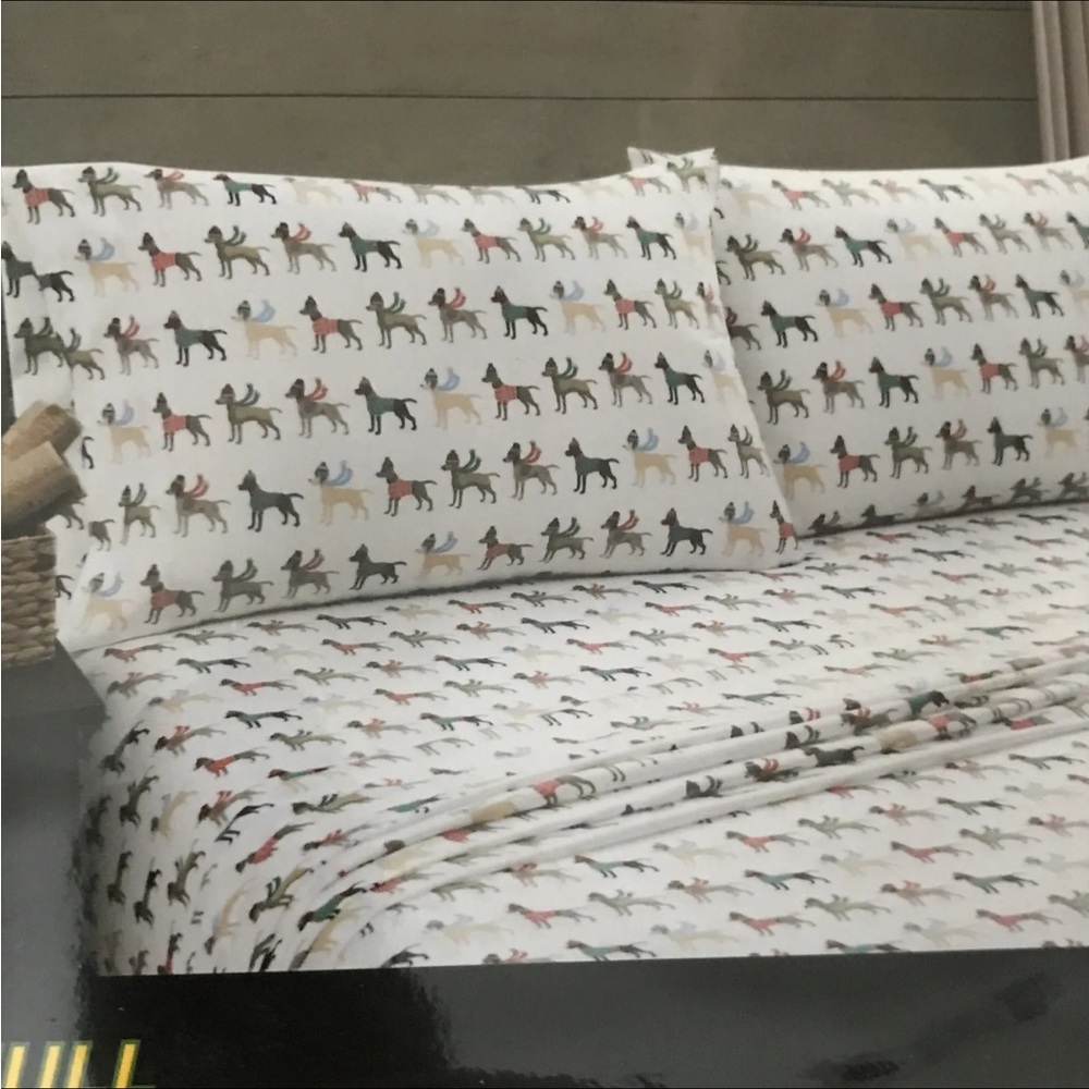 Remington Sheets Winter Dog Theme Pattern Full Sheet Set Dogs with Winter Hats